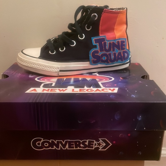 Space Jam Converse worn one time/ two laces - Picture 3 of 8